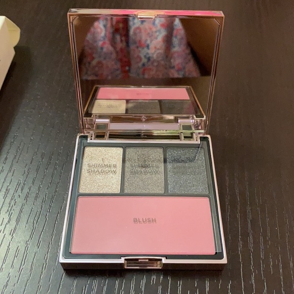 Victoria’s Secret Fierce Angel Cheek & Eye Palette - Picture 2 of 8
